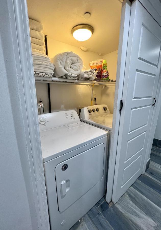 Bed and breakfast The Caz, A Modern Brooklyn Townhome With Waterfall *